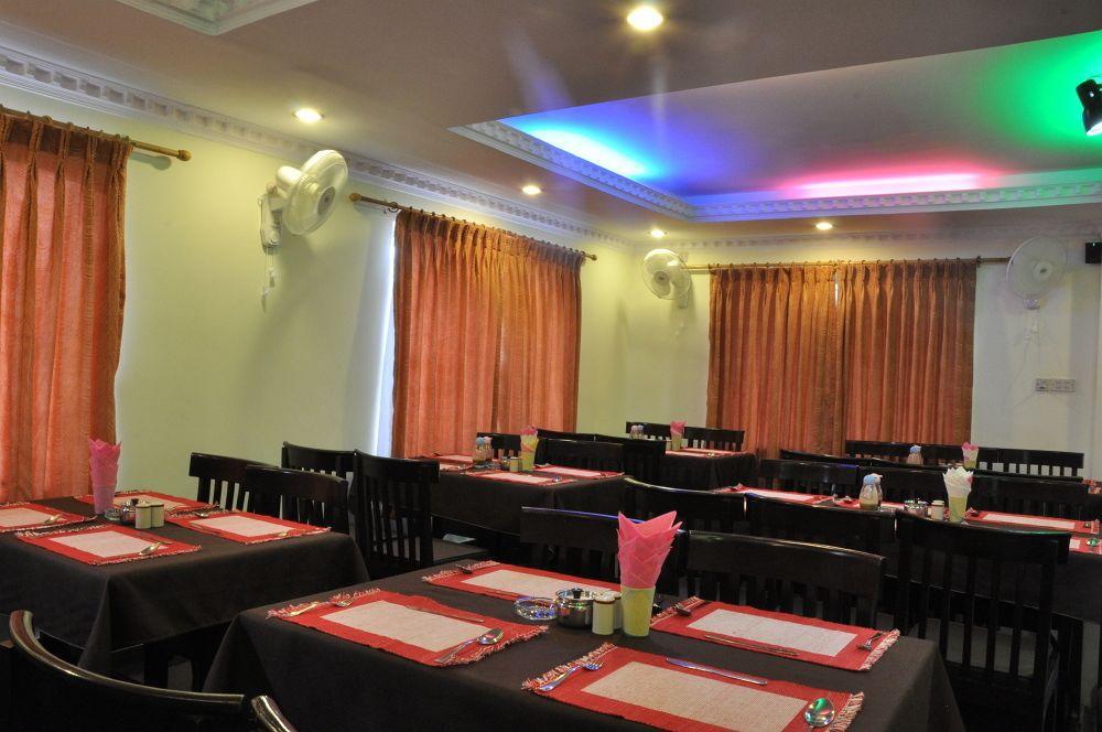 Hotel Lake Star Pokhara Bagian luar foto