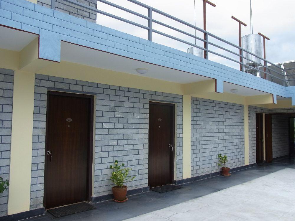 Hotel Lake Star Pokhara Bagian luar foto