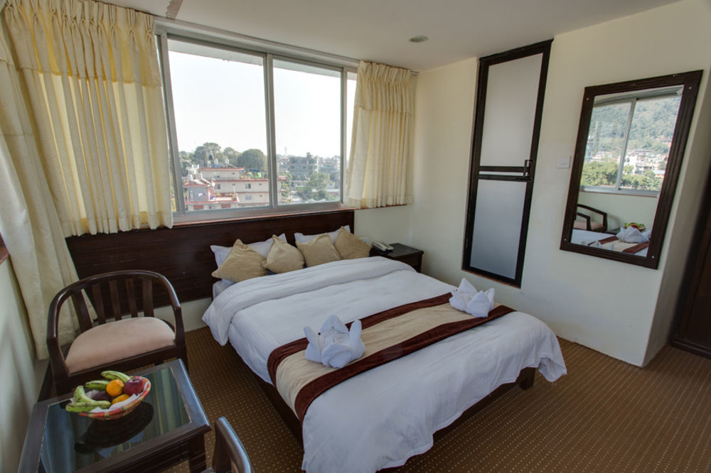 Hotel Lake Star Pokhara Bagian luar foto