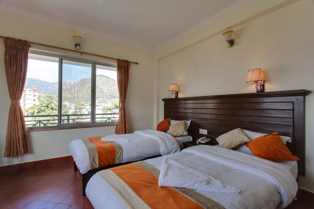 Hotel Lake Star Pokhara Bagian luar foto