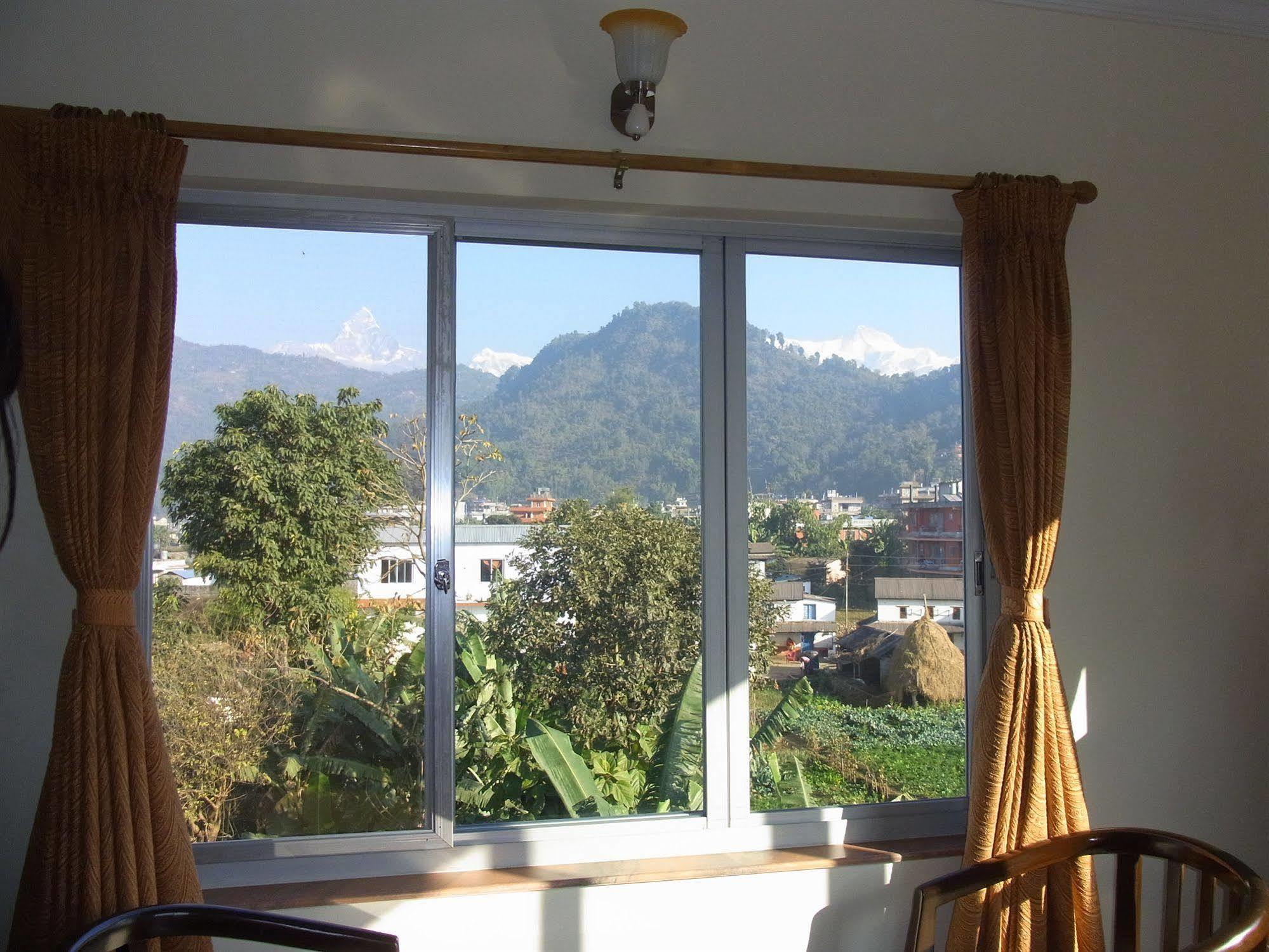 Hotel Lake Star Pokhara Bagian luar foto