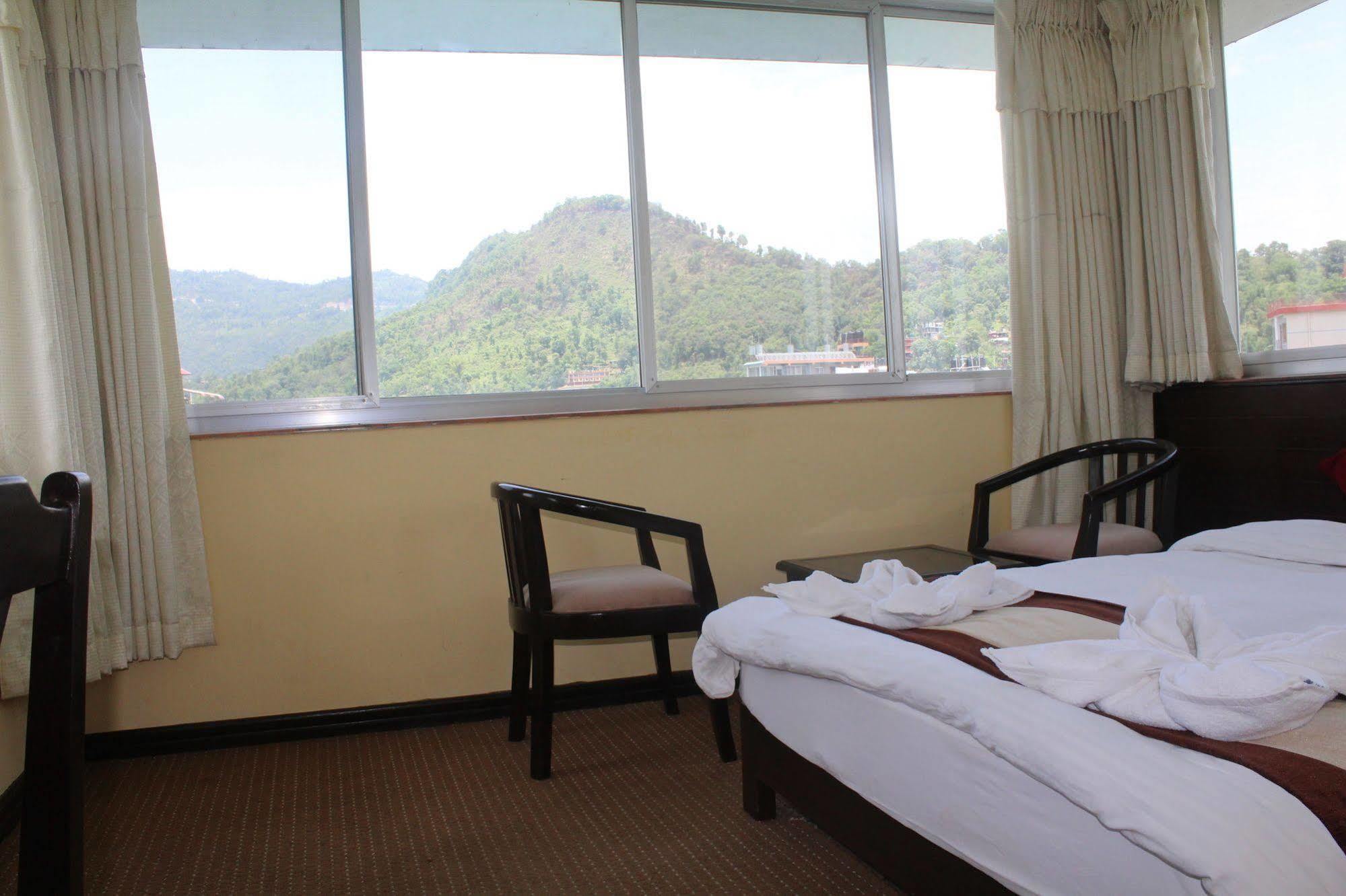 Hotel Lake Star Pokhara Bagian luar foto