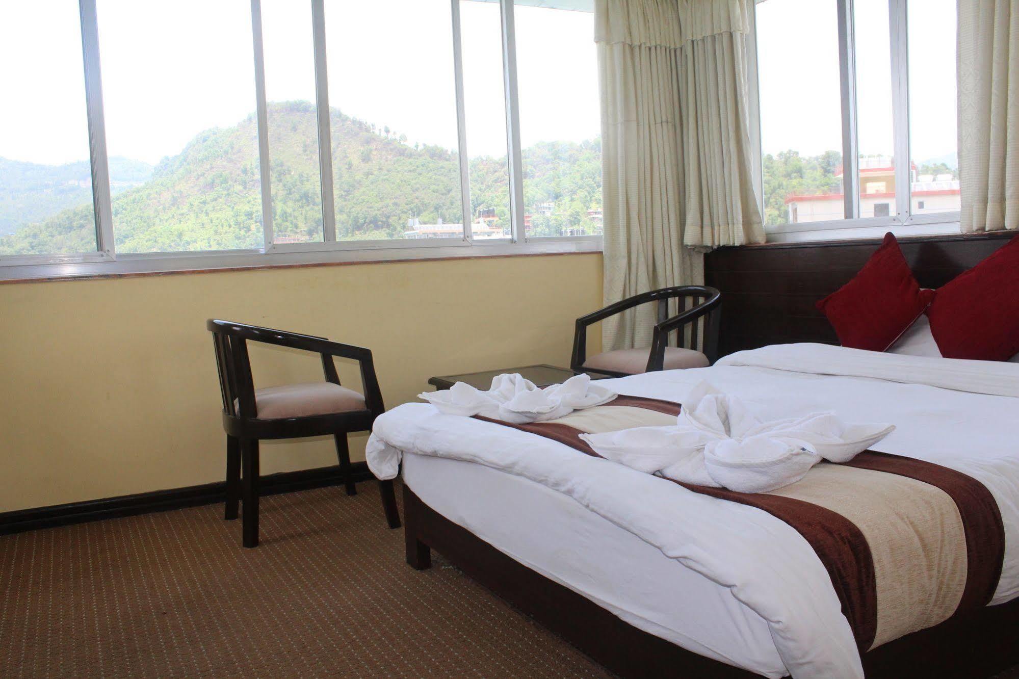 Hotel Lake Star Pokhara Bagian luar foto