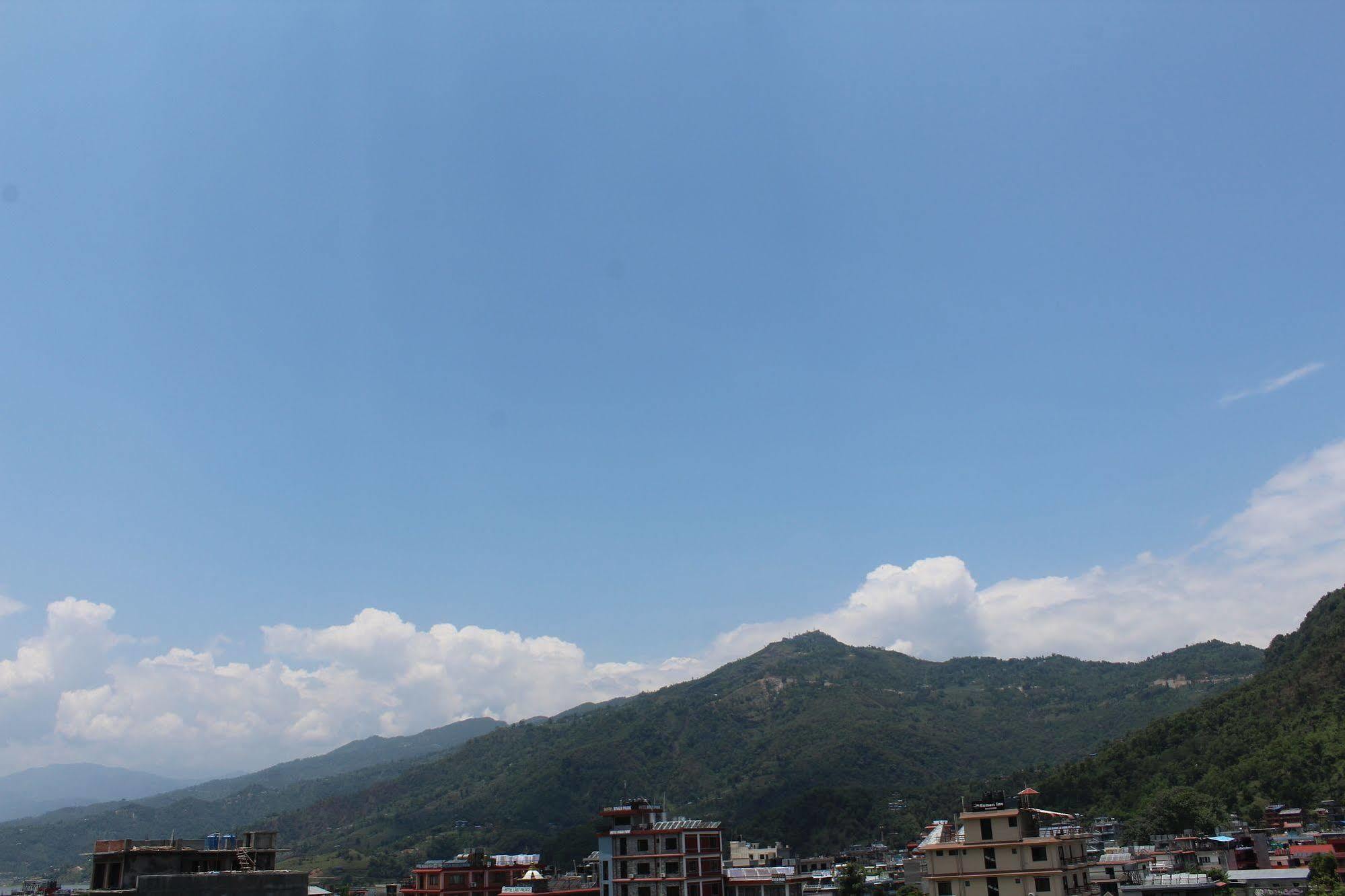 Hotel Lake Star Pokhara Bagian luar foto