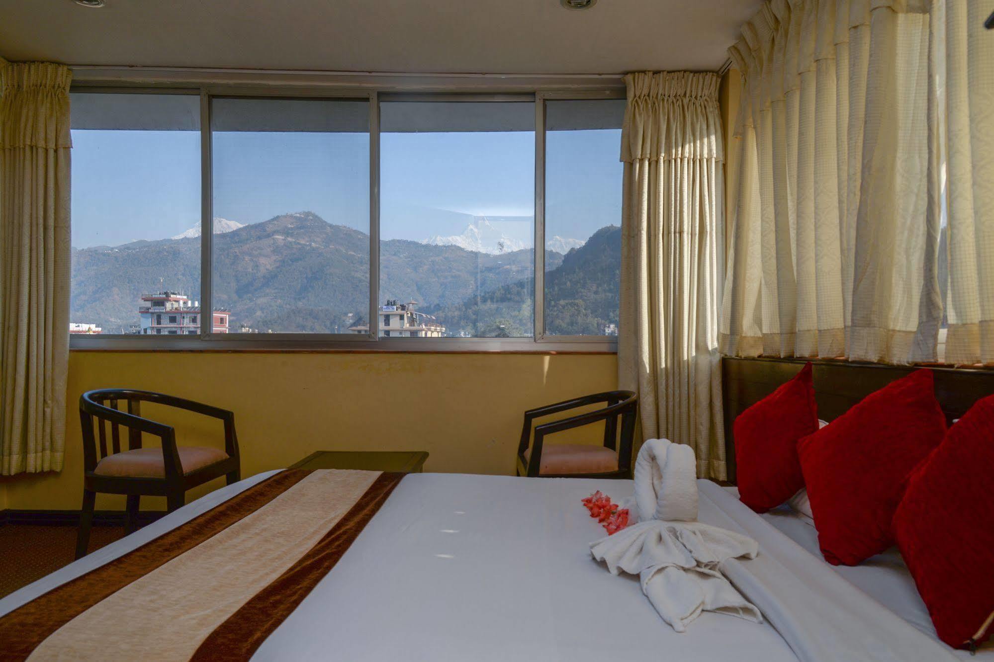 Hotel Lake Star Pokhara Bagian luar foto