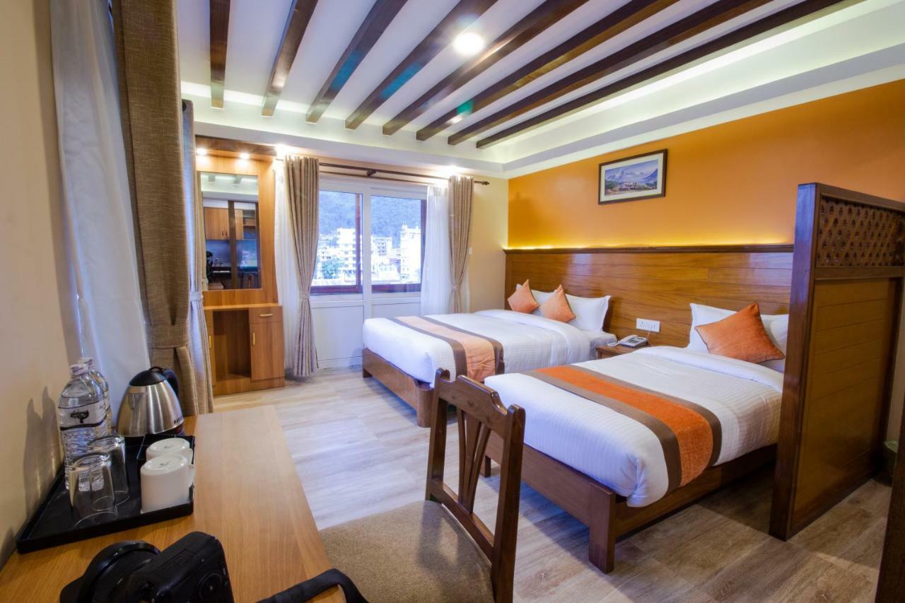Hotel Lake Star Pokhara Bagian luar foto