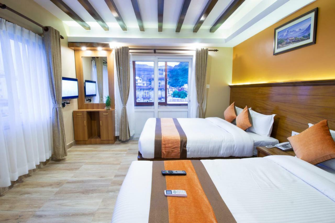 Hotel Lake Star Pokhara Bagian luar foto