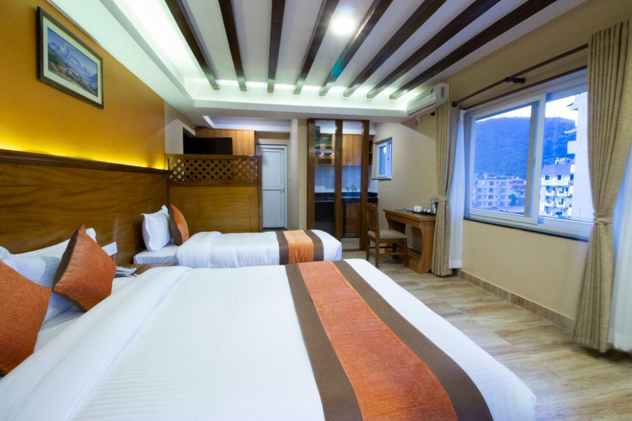 Hotel Lake Star Pokhara Bagian luar foto