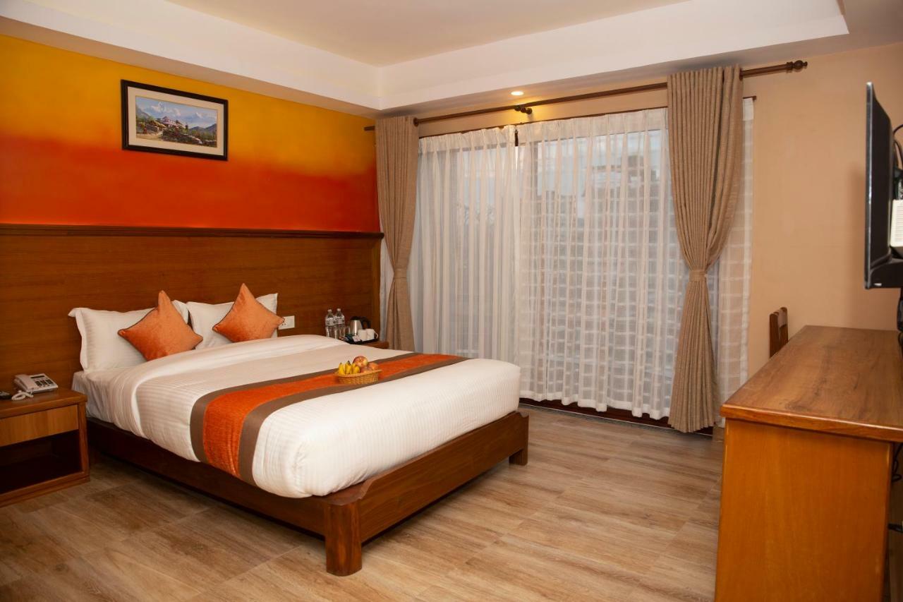 Hotel Lake Star Pokhara Bagian luar foto