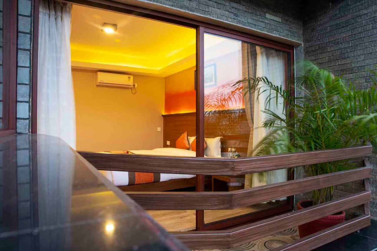 Hotel Lake Star Pokhara Bagian luar foto