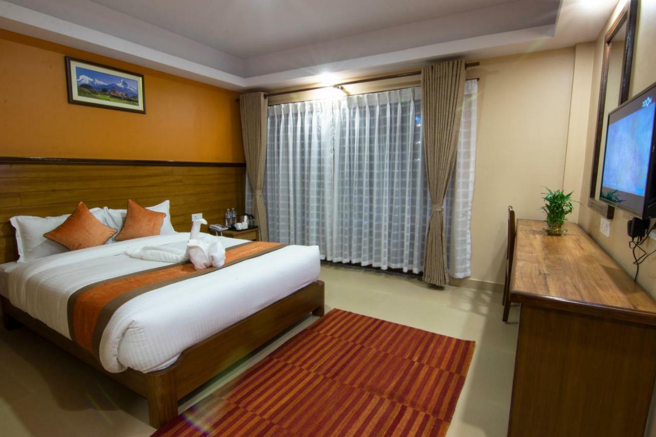 Hotel Lake Star Pokhara Bagian luar foto