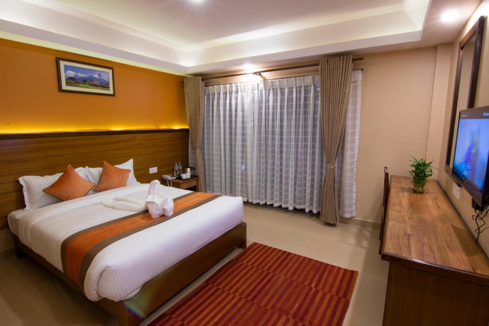 Hotel Lake Star Pokhara Bagian luar foto