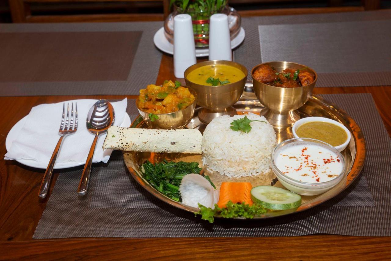Hotel Lake Star Pokhara Bagian luar foto