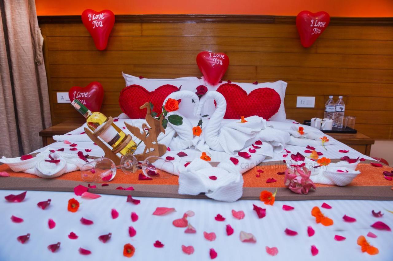Hotel Lake Star Pokhara Bagian luar foto